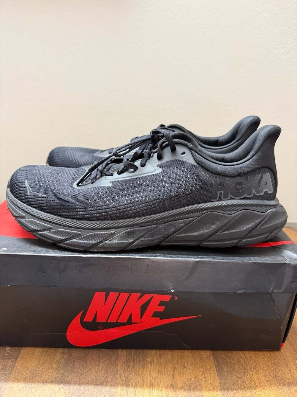 HOKA Arahi 7 Wide Black Running Shoes